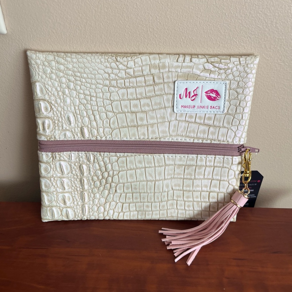 MJ Makeup Junkie Cream Clutch